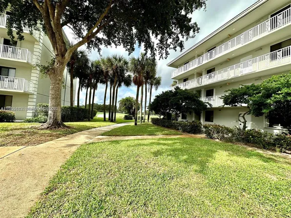 2621 Village Blvd APT 102, West Palm Beach, FL 33409