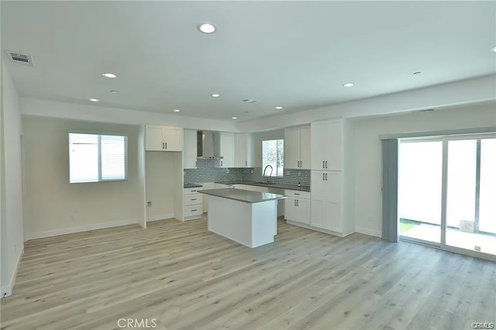 4 bed, 4944 sqft, $4,200 — Photo 3