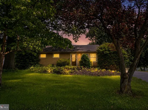 1417 Old Airport Rd, Douglassville, PA 19518