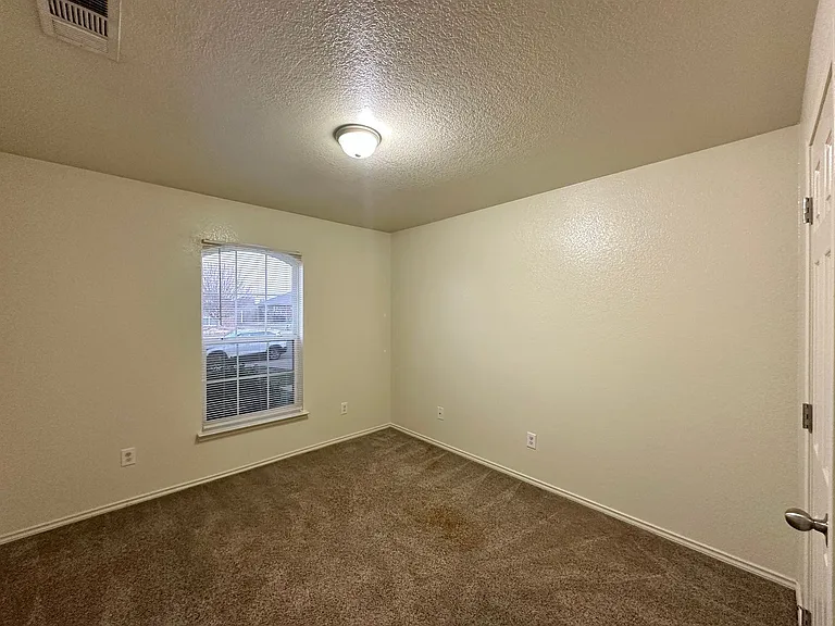 2403 Lavender Ln — Photo 33