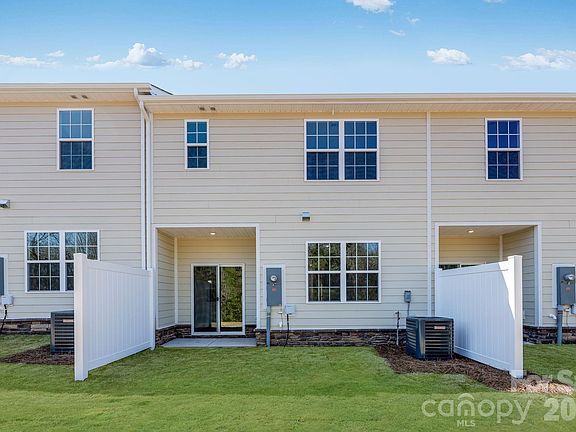 3rd image of 643 Sparano Loop