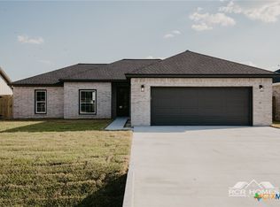 305 Turkey Ln, Victoria, TX 77905