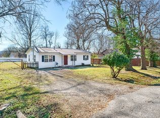 637 E McClinton St, Fayetteville, AR 72701
