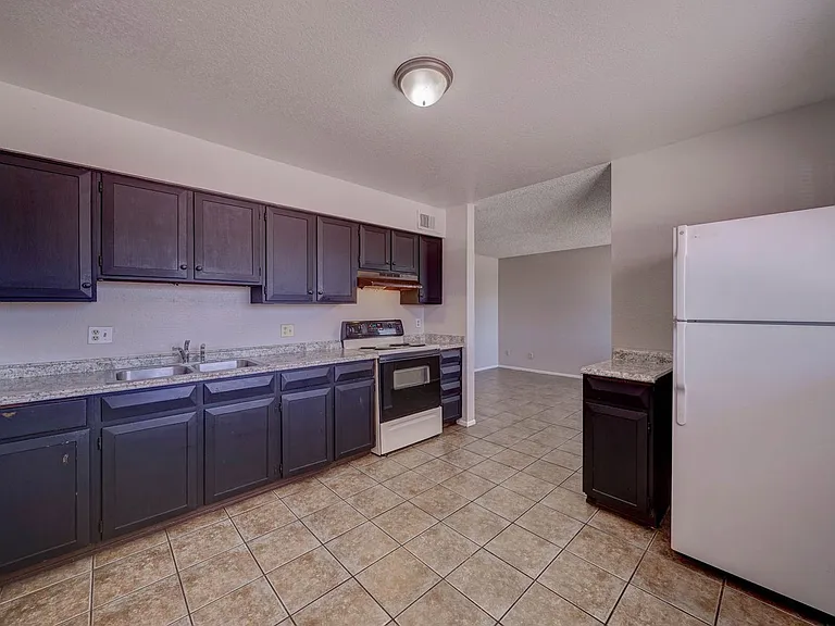 371 N Williams St — Photo 9