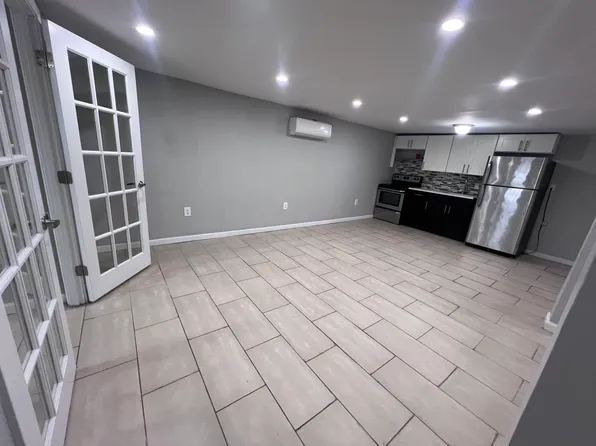 73 Weirfield Street image 1 of 11