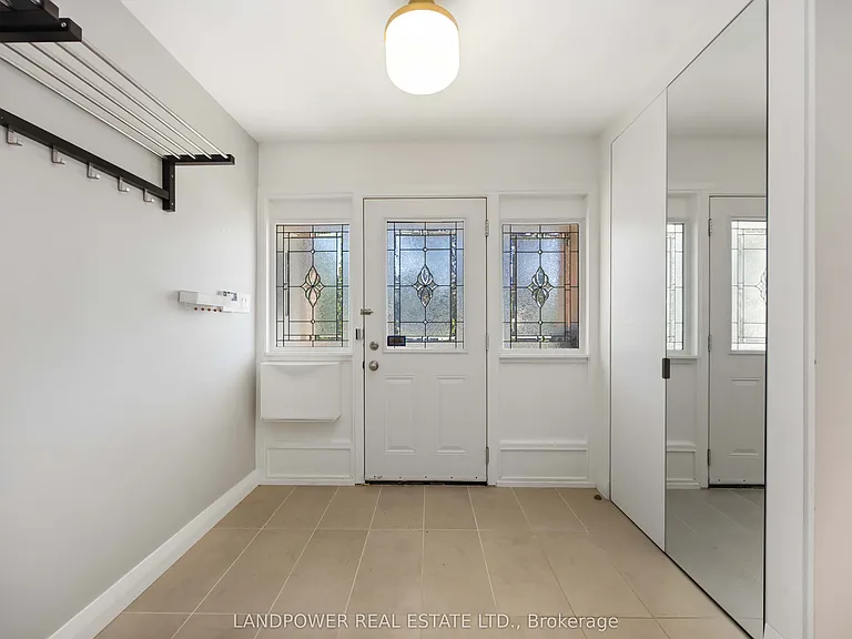 48 Marowyne Dr — Photo 4