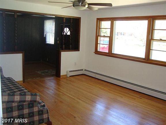 4th image of 1010 Winfield Dr