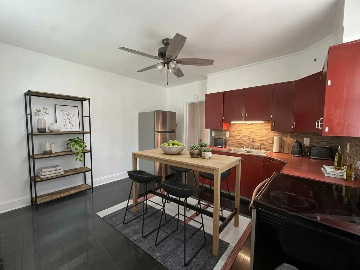 611 Wallace St — Photo 2