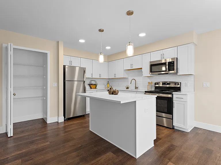 Camelot Apartments — Photo 2