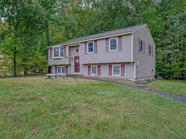 4 Spinnaker Drive, Derry, NH 03038
