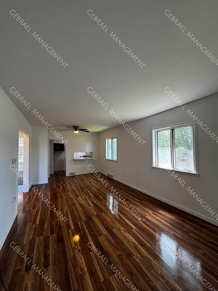 2310 Thom — Photo 2