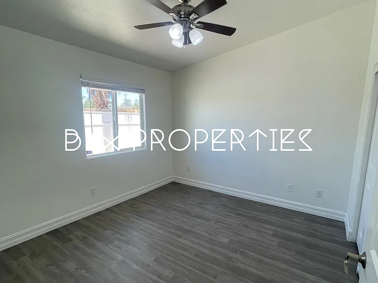 6150 Mariposa Ave — Photo 22