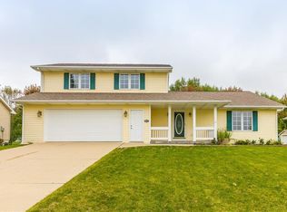 6817 Dakota Dr, West Des Moines, IA 50266