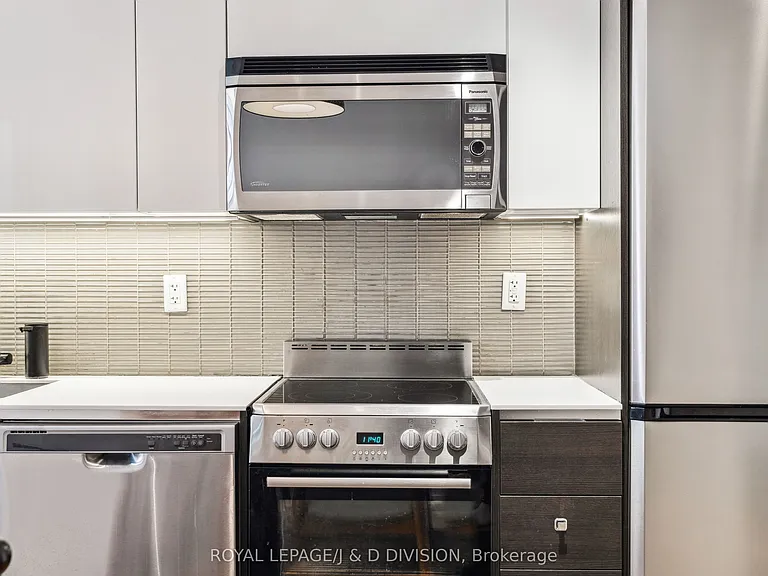 8 Dovercourt Rd #207 — Photo 13