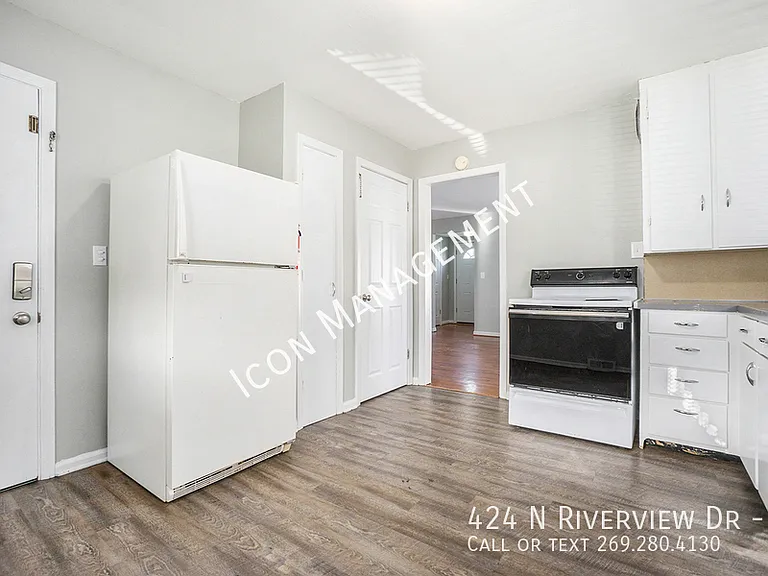 424 N Riverview Dr #2 — Photo 8