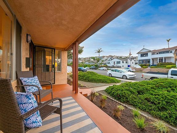 4th image of 965 Rosecrans St