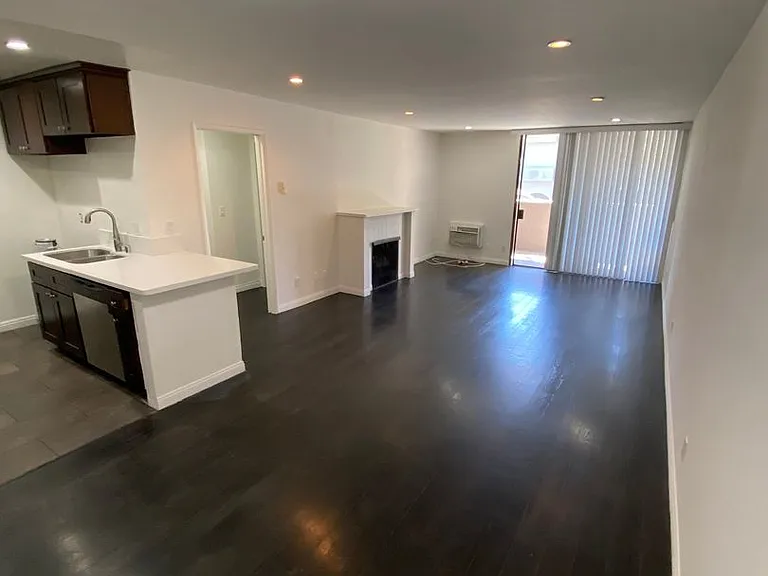 West Knoll Plaza Apartments — Photo 18