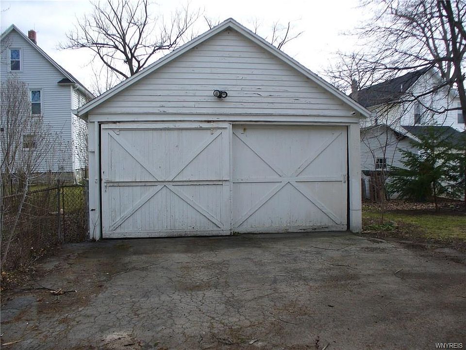 2nd image of 280 Pine St