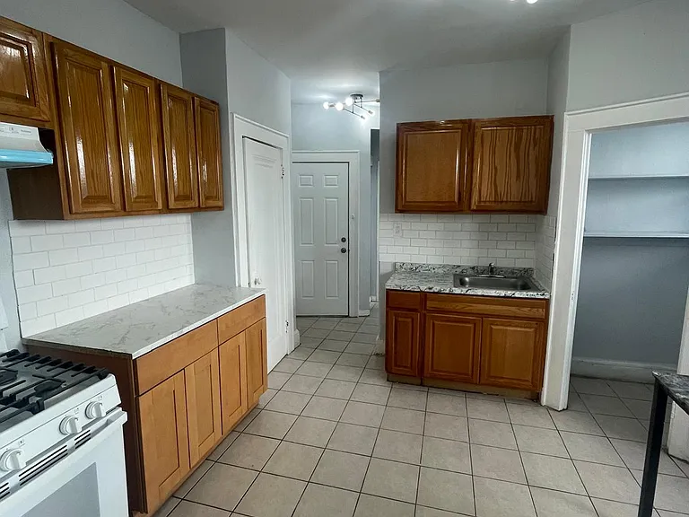 303 Hobson St #2R — Photo 5
