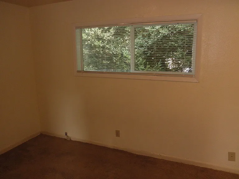 1481 Hines St SE — Photo 14