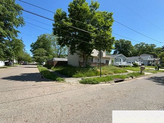2nd image of 983 Jean Ave