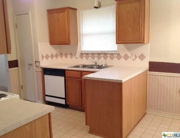 3 bed, 1349 sqft, $1,295 — Photo 4