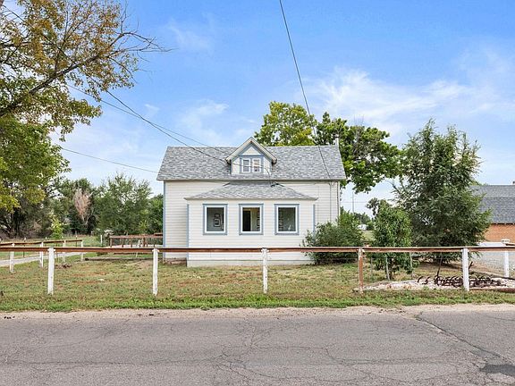 3rd image of 2422 W 1st St