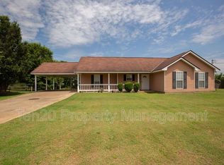 39 Farmbrook Dr, Fort Mitchell, AL 36856