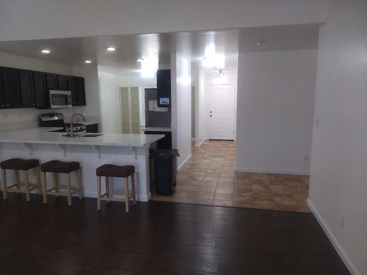 3 bed, 1445 sqft, $2,500 — Photo 3