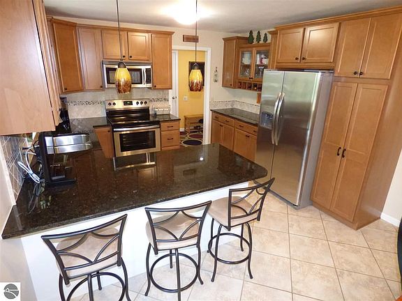 5th image of 5289 Highland Dr