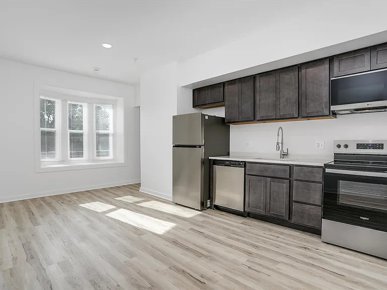799 E Grand Blvd #8 — Photo 2
