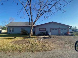 205 S San Antonio St, Sabinal, TX 78881