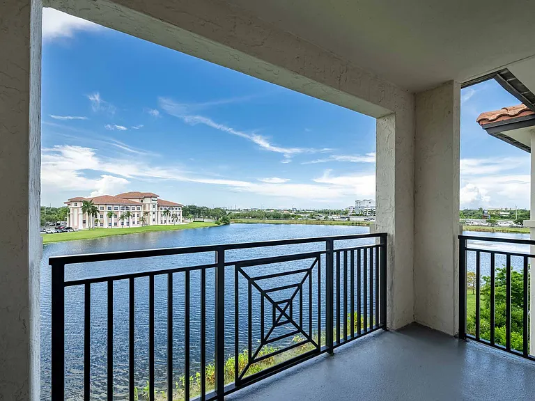 Locklyn West Palm — Photo 11