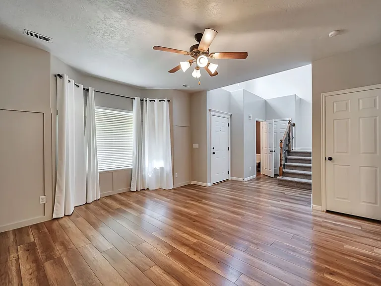 2409 W Adelaide Dr — Photo 12