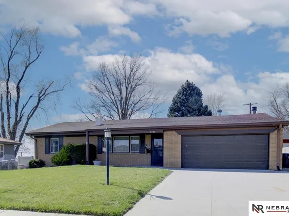 9406 Briarwood Ln, Bellevue, NE 68147