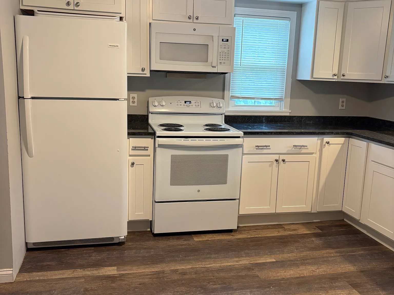 3 bed, 1373 sqft, $2,500 — Photo 2
