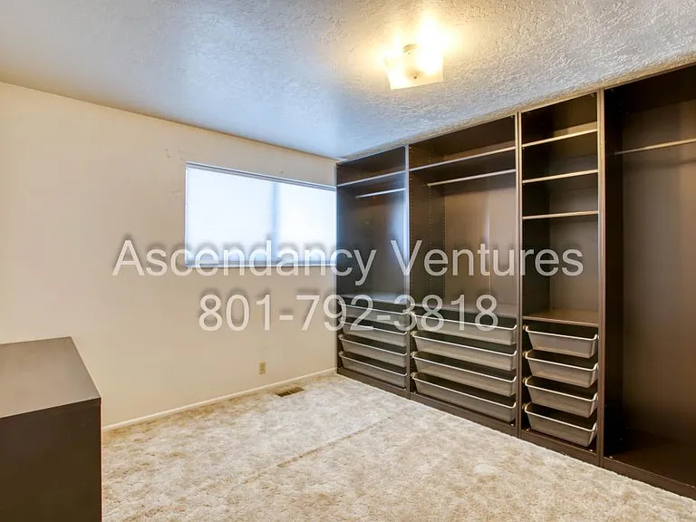 706 Buzianis Way — Photo 20