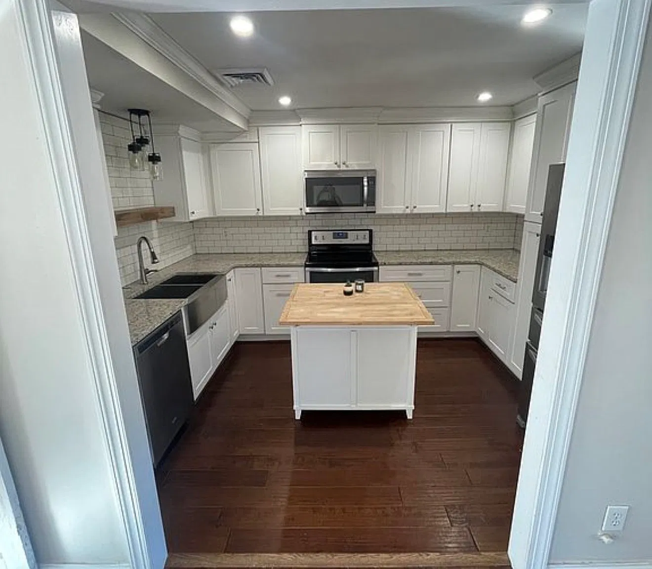 3 bed, 1180 sqft, $2,200 — Photo 4