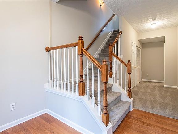 5th image of 516 Lantern Wood Dr