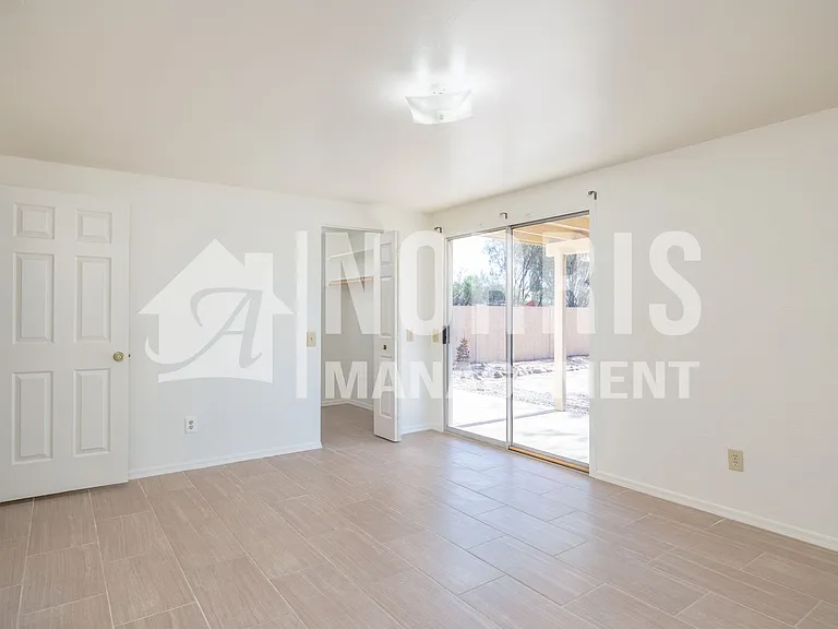 2542 N La Escondida Cir — Photo 16