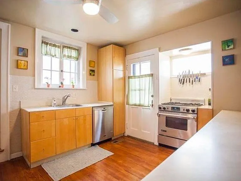 555 Stratford Ave — Photo 5