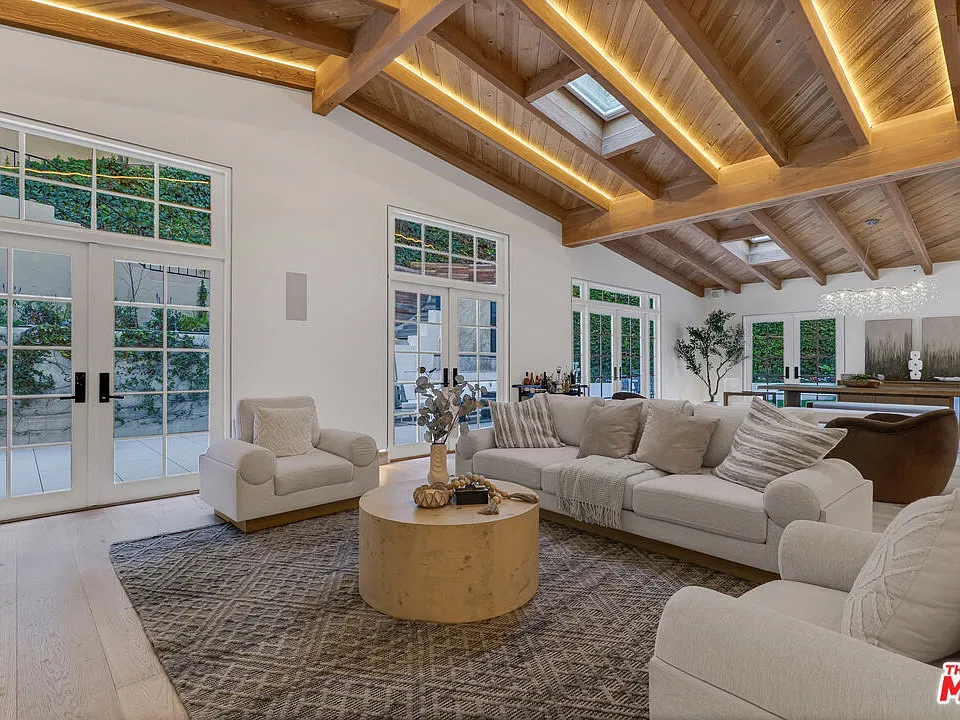 10160 Cielo Dr