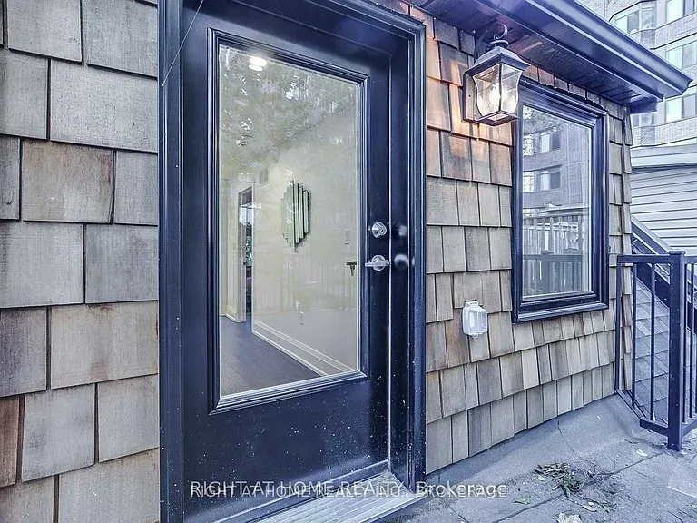 186 Mutual St #UPPER — Photo 2