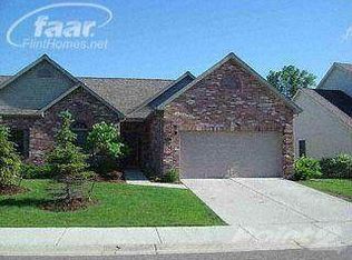 13024 Harbor Landings Dr, Fenton, MI