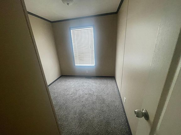 4th image of 200 Lakeshore Cir