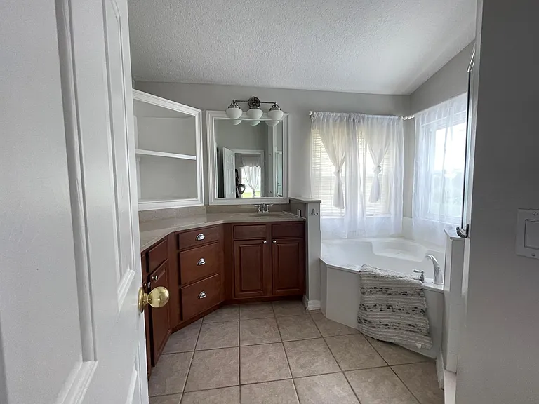 5247 Marbella Isle Dr — Photo 18