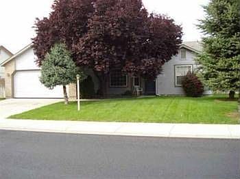 1st image of 140 W Woodbury Dr