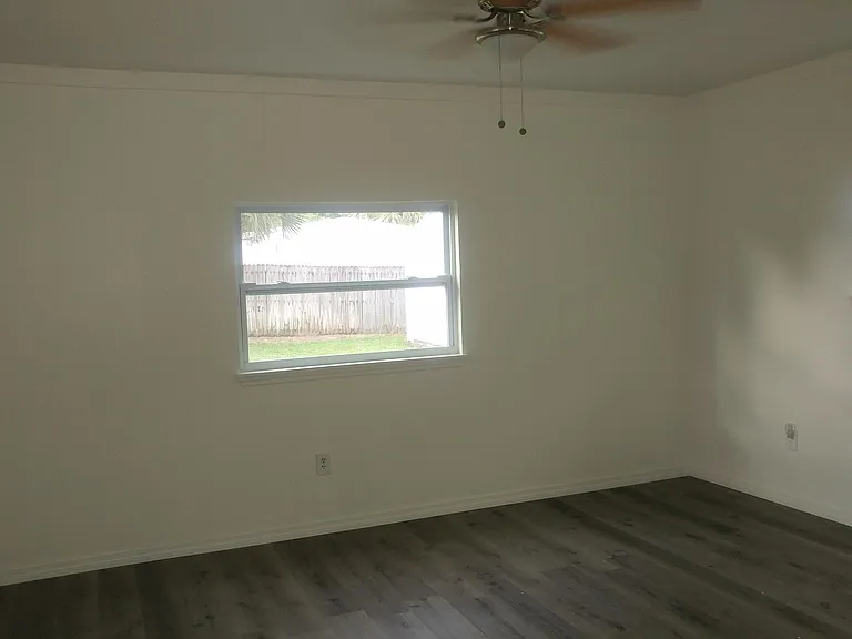763 Carnation Dr — Photo 6