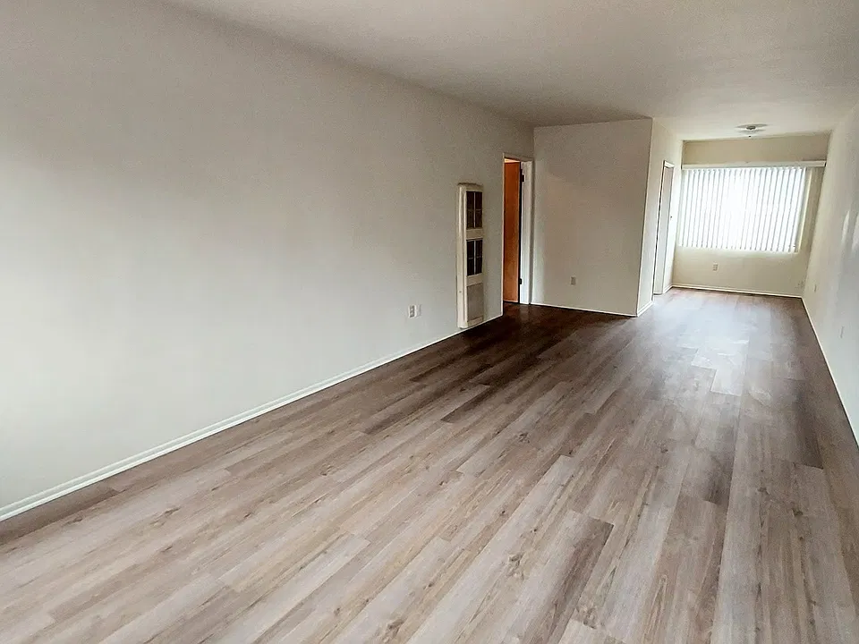 Approx ~745 sq ft of living space