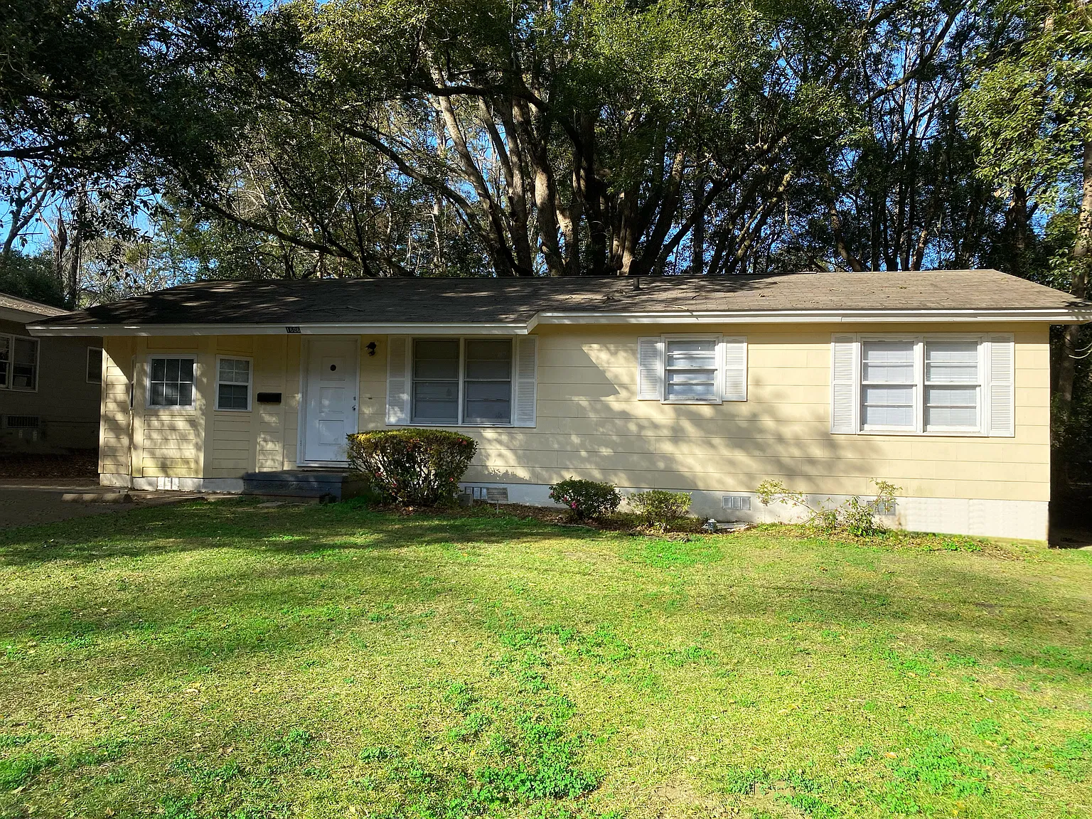 4 bed, 1800 sqft, $2,420 — Photo 2